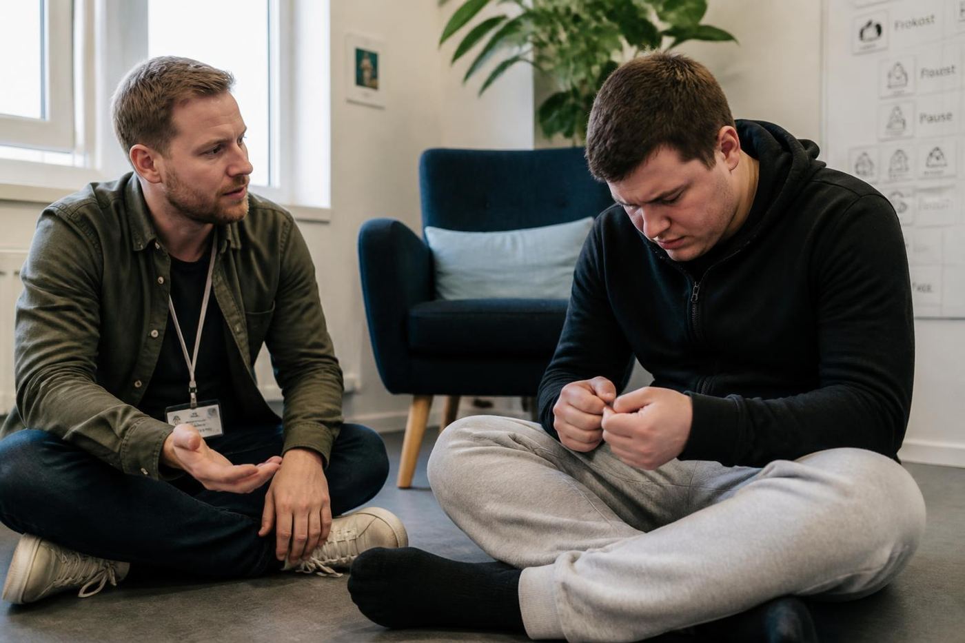 Socialpædagog anvender low arousal og møder en frustreret borger med ro, respekt og nærvær